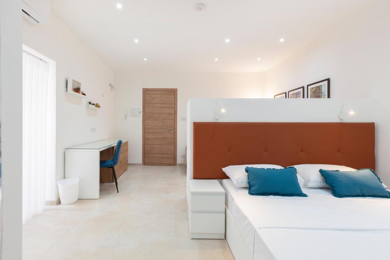 Fl56 - New 3Storey House - Private Entrance & Roof Il Furjana Bagian luar foto