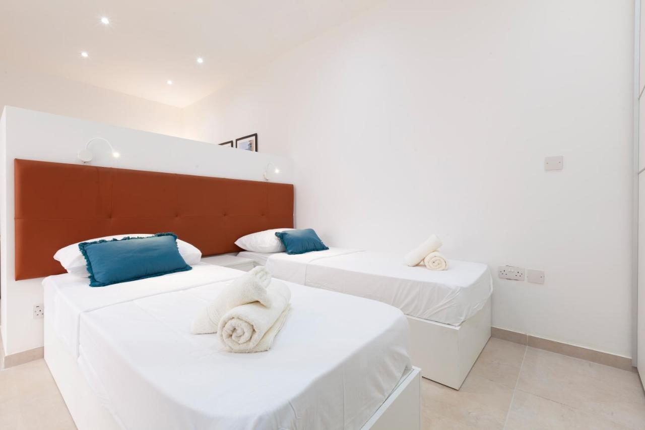 Fl56 - New 3Storey House - Private Entrance & Roof Il Furjana Bagian luar foto