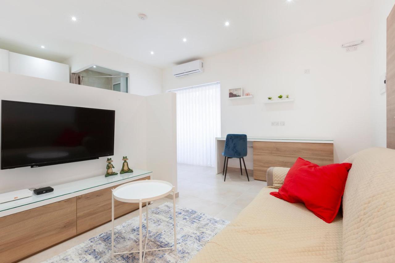 Fl56 - New 3Storey House - Private Entrance & Roof Il Furjana Bagian luar foto