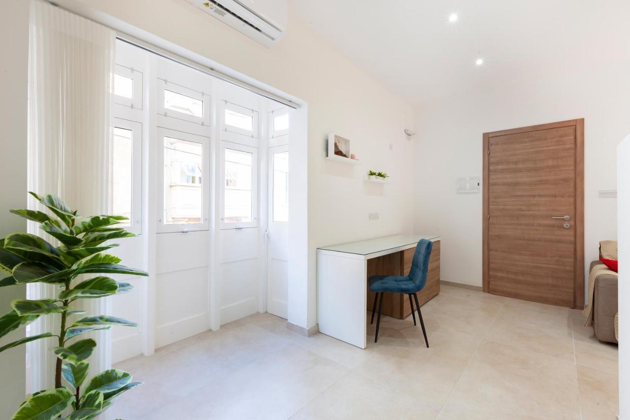 Fl56 - New 3Storey House - Private Entrance & Roof Il Furjana Bagian luar foto