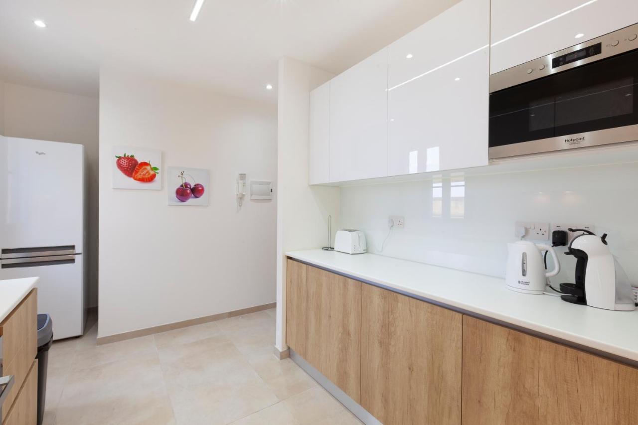 Fl56 - New 3Storey House - Private Entrance & Roof Il Furjana Bagian luar foto