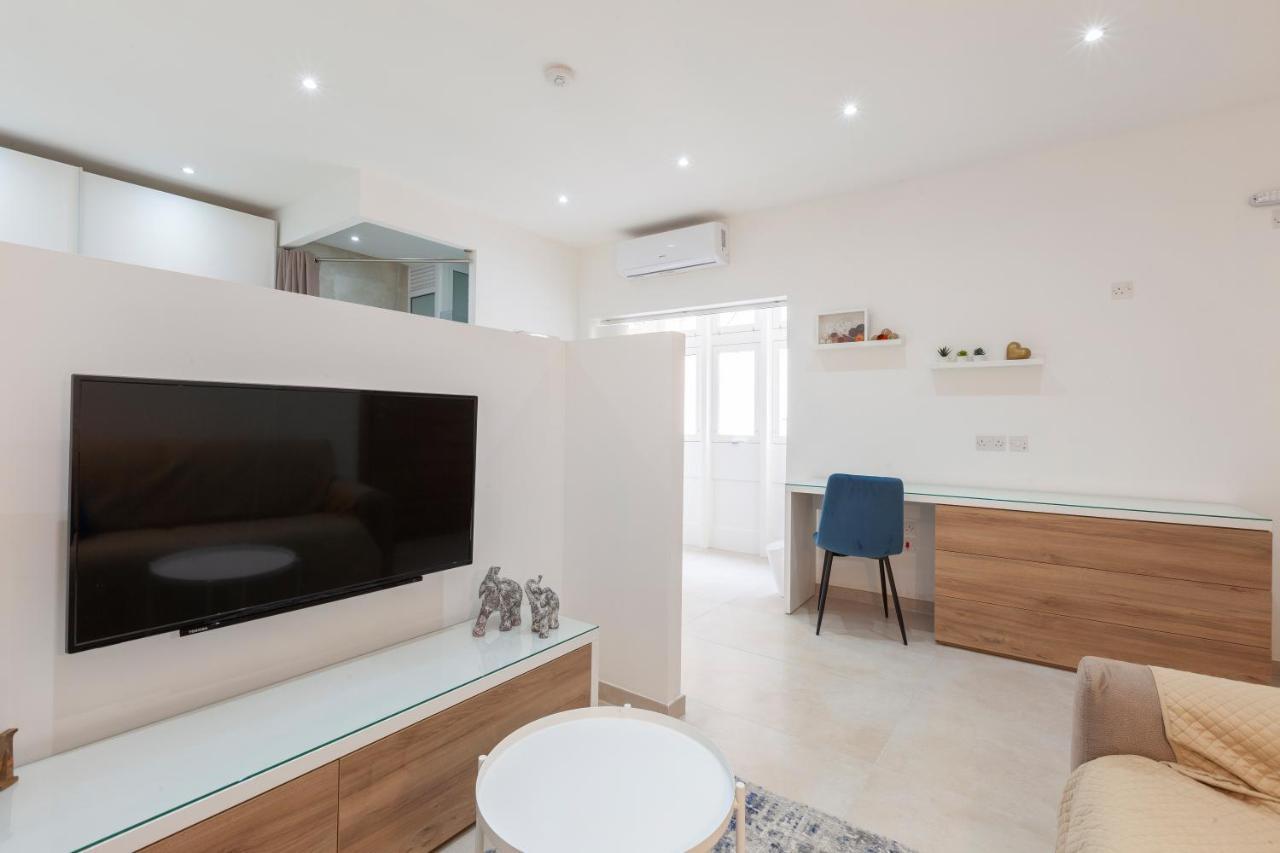 Fl56 - New 3Storey House - Private Entrance & Roof Il Furjana Bagian luar foto