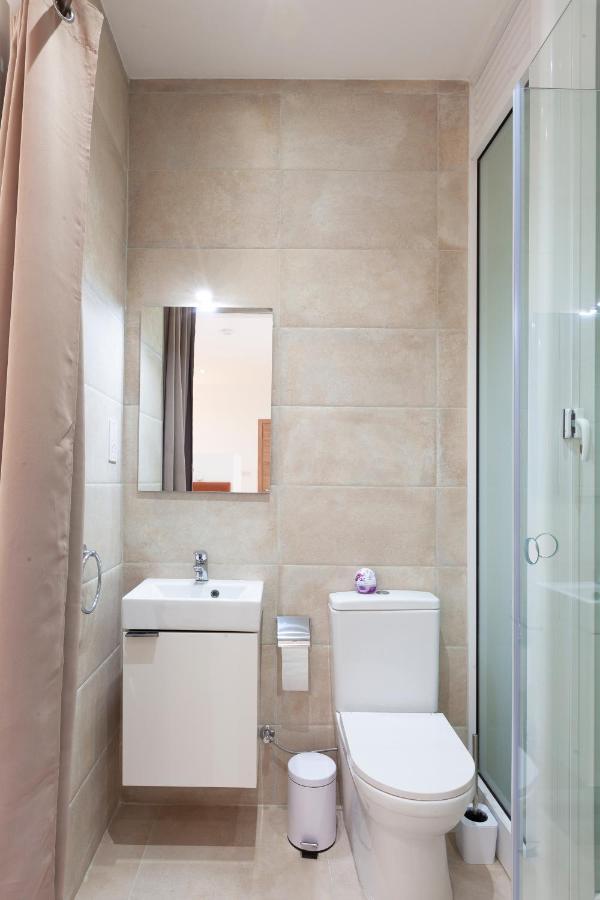 Fl56 - New 3Storey House - Private Entrance & Roof Il Furjana Bagian luar foto